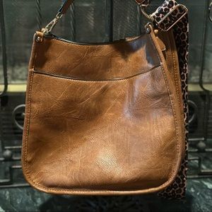 🎉💥🎉 LIKE NEW Jen & Co crossbody with guitar strap!!